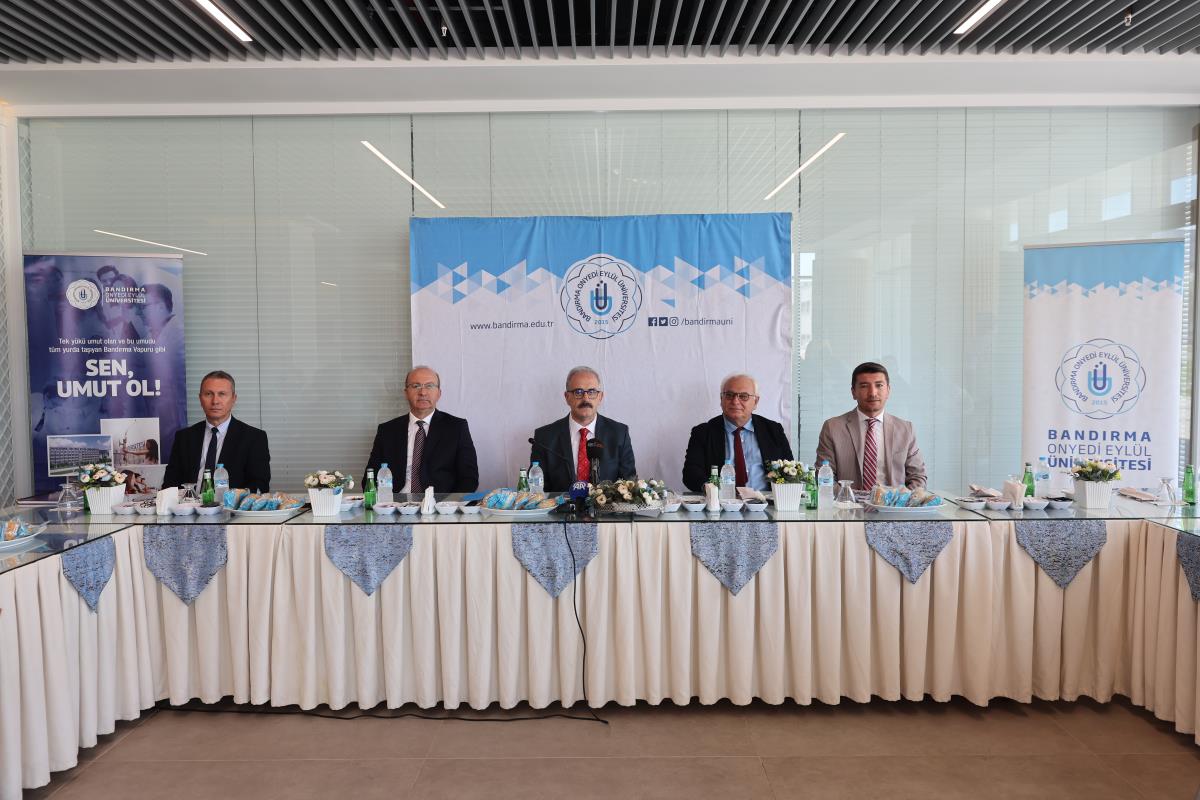 Üniversitemiz Düzenlediği Basın Toplantısıyla Basın Mensuplarını Ağırladı