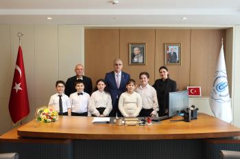 Bandırma Doğa Koleji Öğrencilerinden Rektörümüze 23 Nisan Ulusal Egemenlik ve Çocuk Bayramı Ziyareti