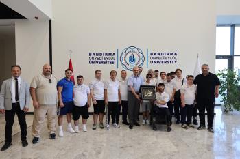 Engelsiz Dalış Kursiyerlerinden Rektörümüze Nezaket Ziyareti
